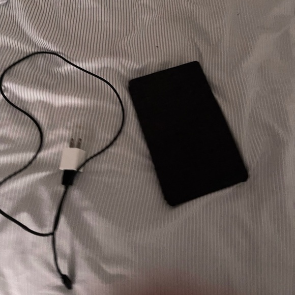 Kindle Fire HD Tablet - Picture 3 of 5